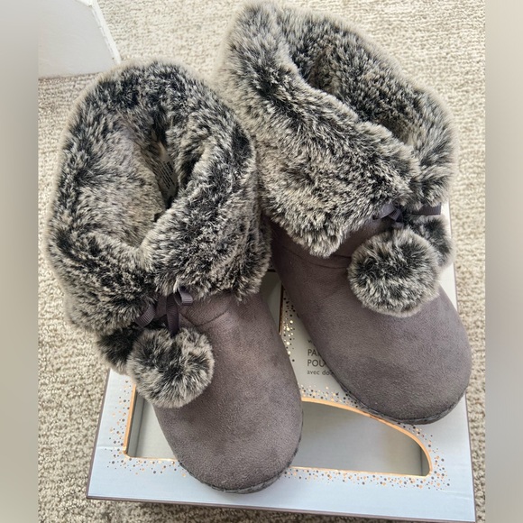 Grey fuzzy bootie slippers NIB - Picture 8 of 12